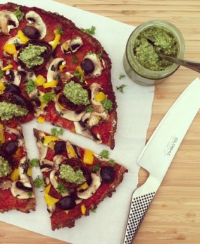 A healthy, plant-based alternative to a dish we all know and love. Made with a gluten-free cauliflower + buckwheat + quinoa base, then topped with some creamy herby hemp pesto and a hearty serving of vegetables.