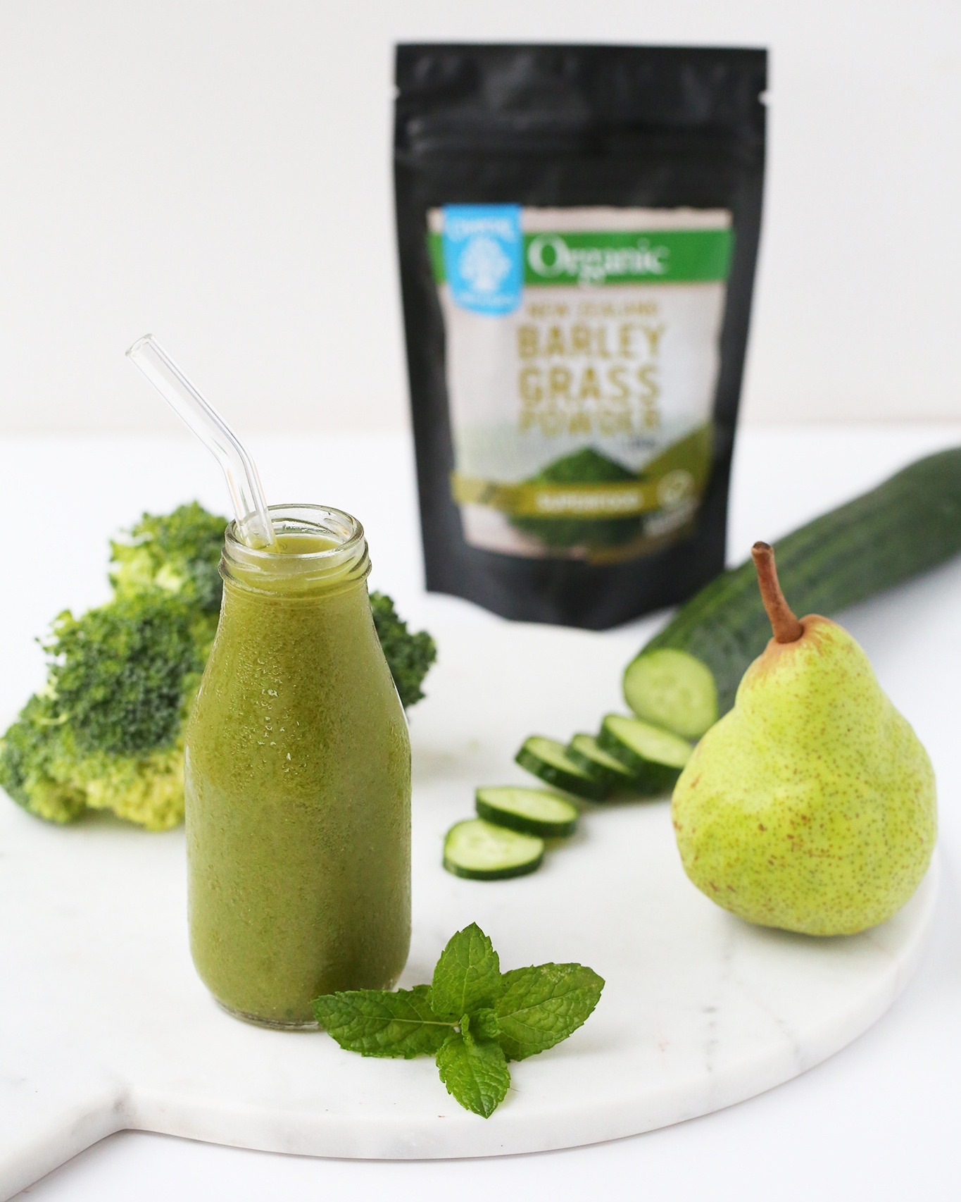 Green Juice with Barley-grass, Apple, Cucumber and Broccoli by Buffy Ellen from Be Good Organics
