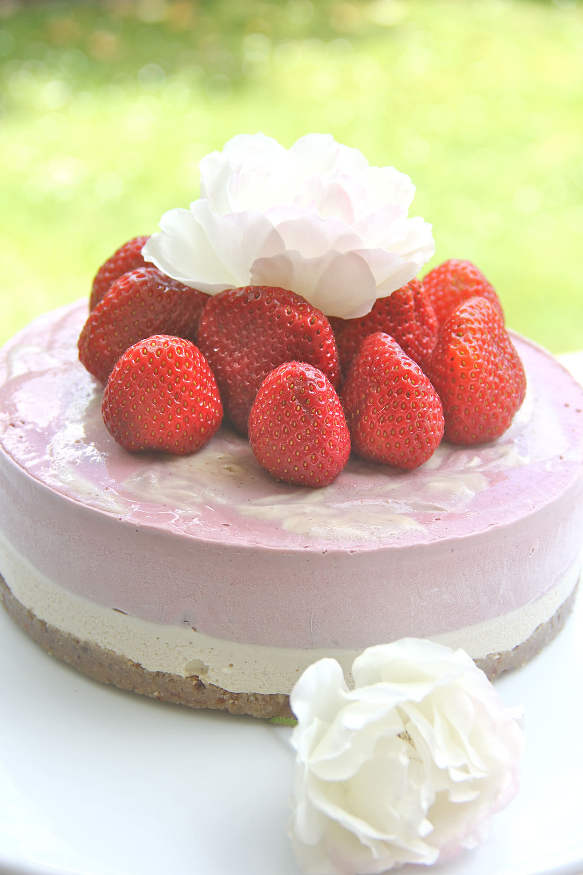 Summer Strawberry Cheesecake recipe by Buffy Ellen of Be Good Organics - vegan and gluten free!