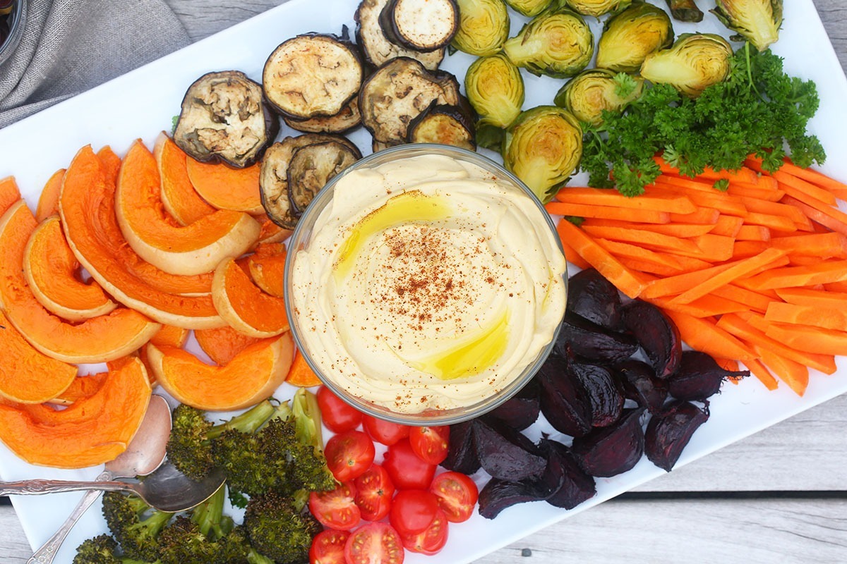 Rainbow VEGGIE PLATTERS WITH ROASTED GARLIC HUMMUS - the perfect dish for a potluck, vegan, dairy free, healthy, sugar free, gluten free, high protein, low cal, easy, begoodorganics 