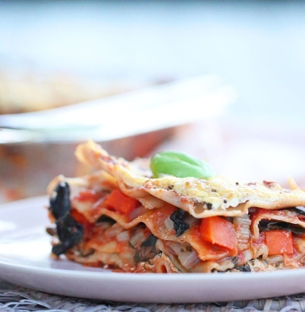 Not sure what to cook for dinner tonight? Try this delicious fully vegan lasagne! Perfect for using up whatever vege you’ve got in the fridge right now. Vegan, gluten free + dairy free.