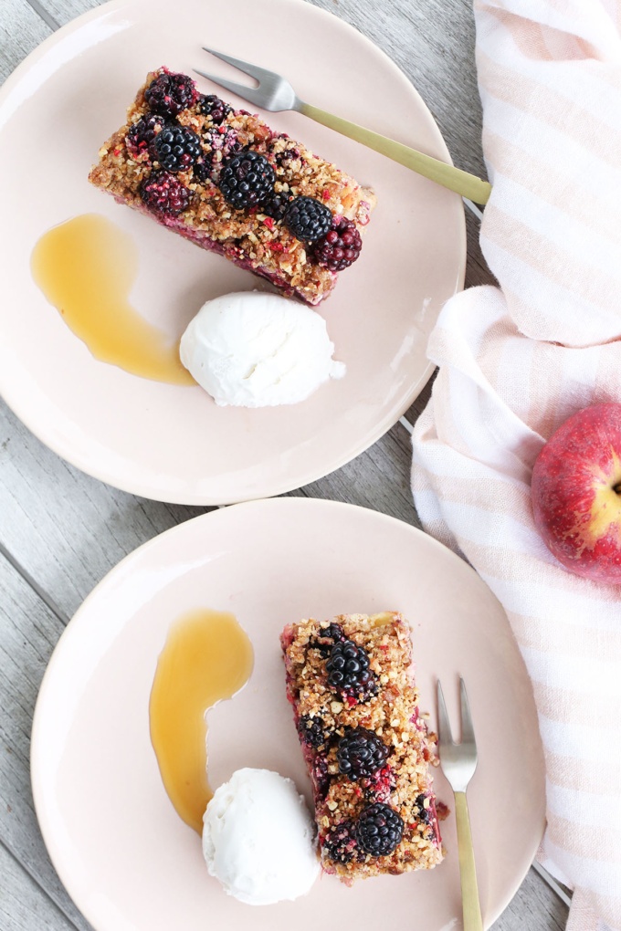 raw apple and blackberry crumble with pink plates and coconut yogurt 