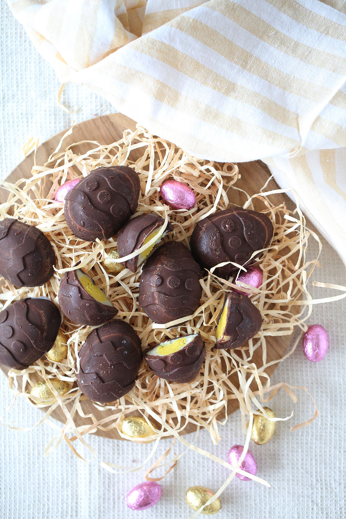 A healthy vegan version of your favourite Easter egg – with no dairy, refined sugar, or unrecognisable numbers. Super fun to make and eat!