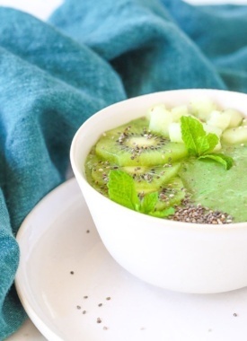 Only got 5 mins for brekky? This one's your ticket! Plus it packs a serious nutrient punch too. Vegan, plant-based, nut free, low in sugar, low in calories, and only 5 ingredients. The easiest most delicious green smoothie bowl!