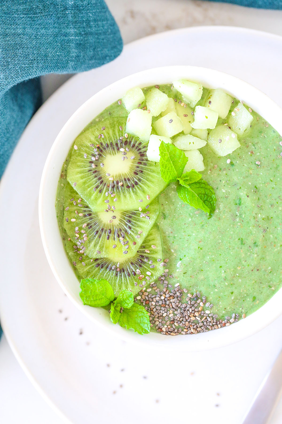 Only got 5 mins for brekky? This one's your ticket! Plus it packs a serious nutrient punch too. Vegan, plant-based, nut free, low in sugar, low in calories, and only 5 ingredients. The easiest most delicious green smoothie bowl!