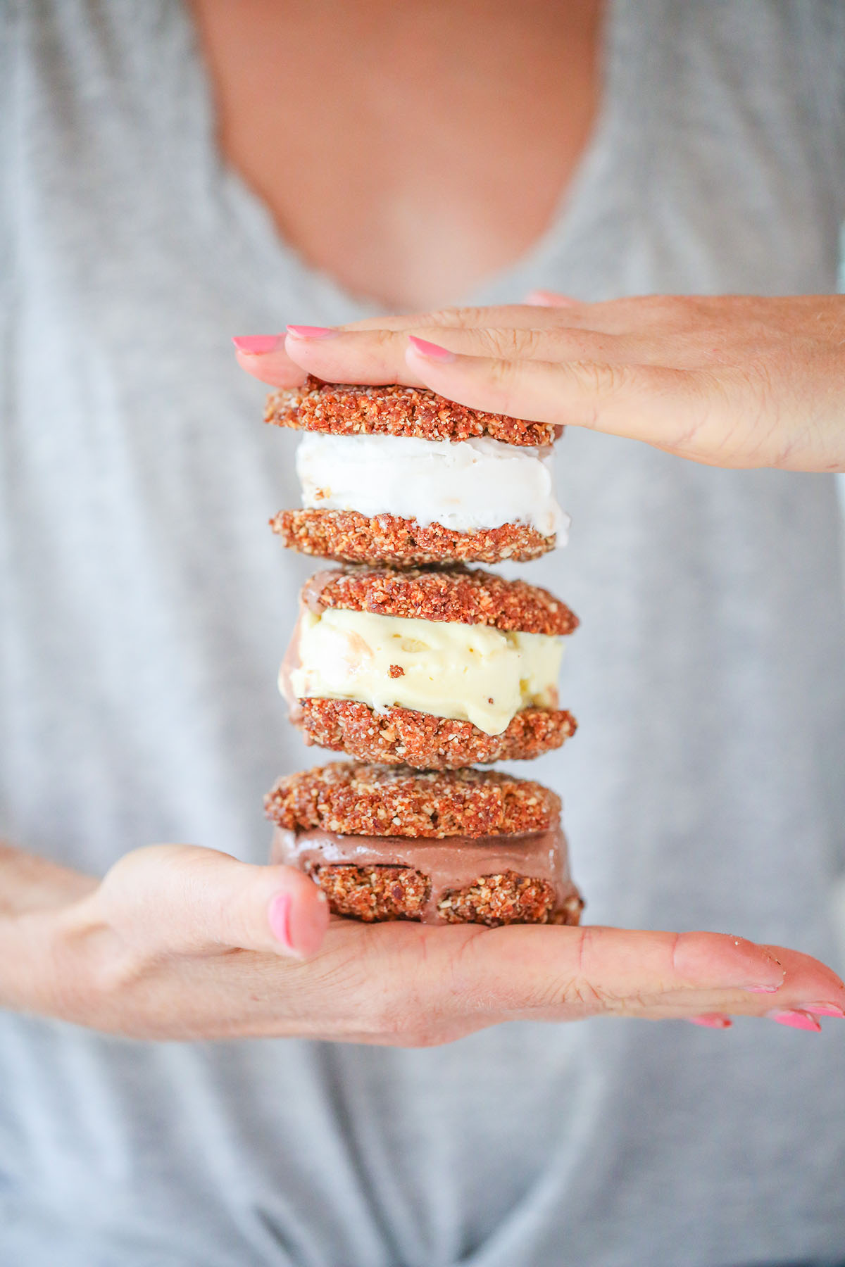 Hands up if you love a good ice cream sammy?! Now you can make your own with just 4 ingredients, no dairy/egg in sight. Vegan, dairy free, egg free, lactose free, made with coconut milk ice cream.